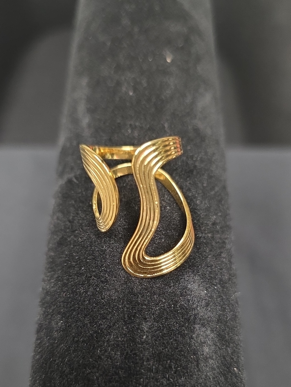NWT Adjustible Elegant Gold Wave Open Ring - Women's Fashion Jewelry